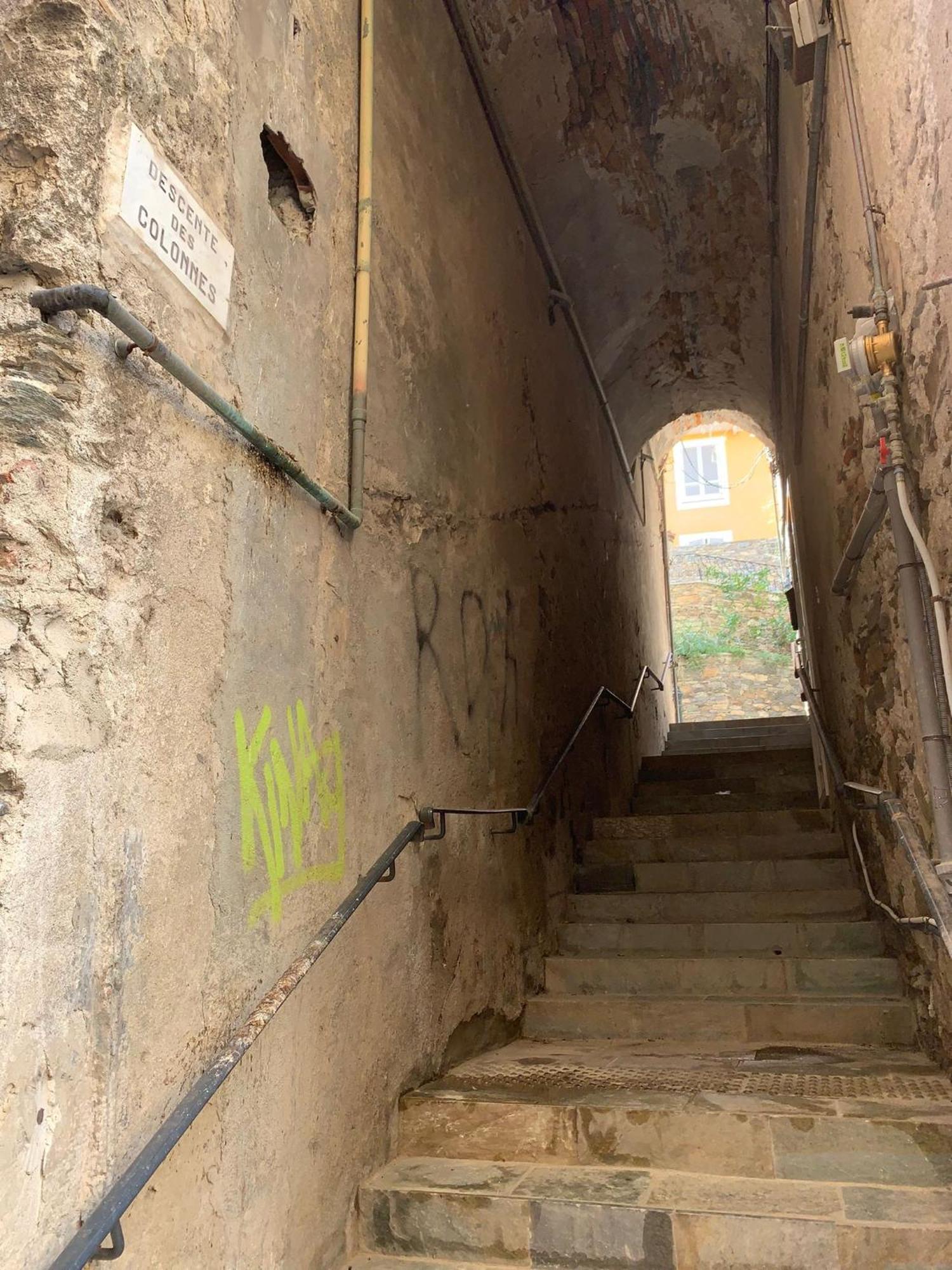 Maison Colonnes 4 Personnes Bastia  Luaran gambar